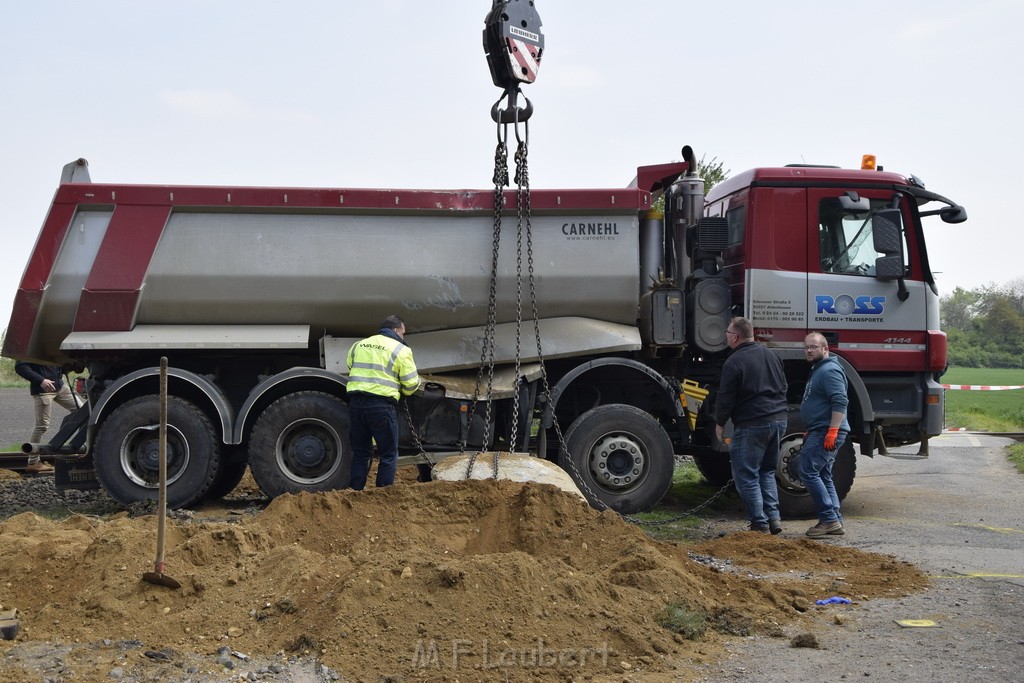 Schwerer VU LKW Zug Bergheim Kenten Koelnerstr P480.JPG - Miklos Laubert